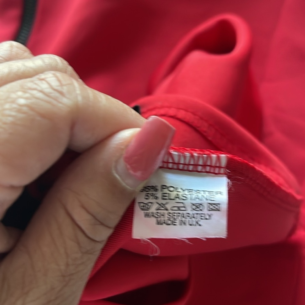 Lili Size 8 red dress with side black zipper - Picture 4 of 5